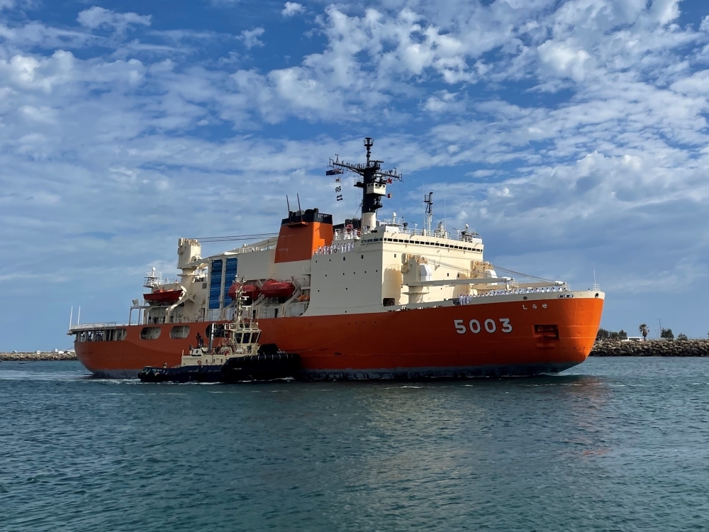 砕氷艦「しらせ」のフリーマントル港寄港