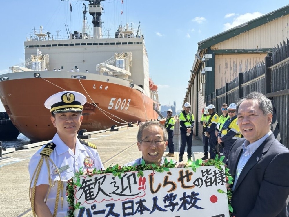 砕氷船「しらせ」のフリーマントル寄港